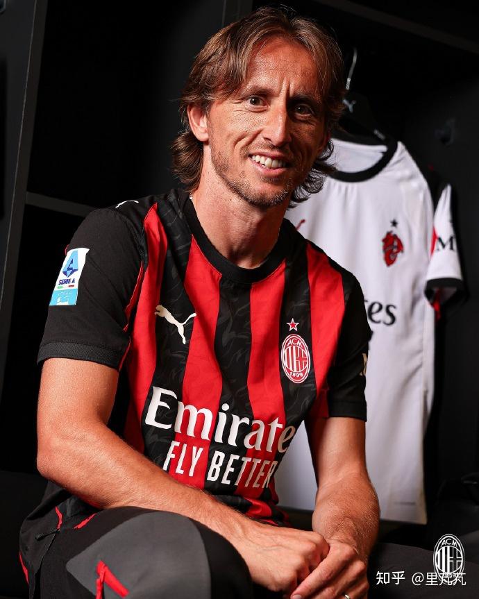 中东媒体：沙特联赛在冬窗将不惜一切代价得到萨拉赫